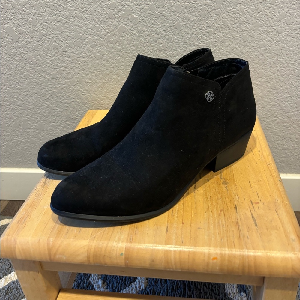 women’s black booties